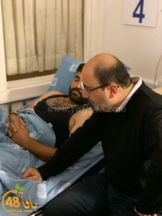 النائب اليافاوي سامي أبو شحادة يزور الصحفي معاذ عمارنة 